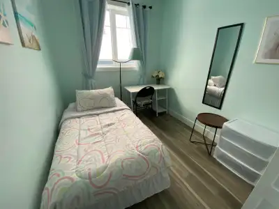 Furnished Room Downtown Whitehorse in a pet-free, smoke-free, quiet home. Available immediately. Twi...