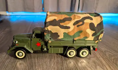 Camion militaire Army rouge (Chine)de troupe ,pressed steel envi, View more
