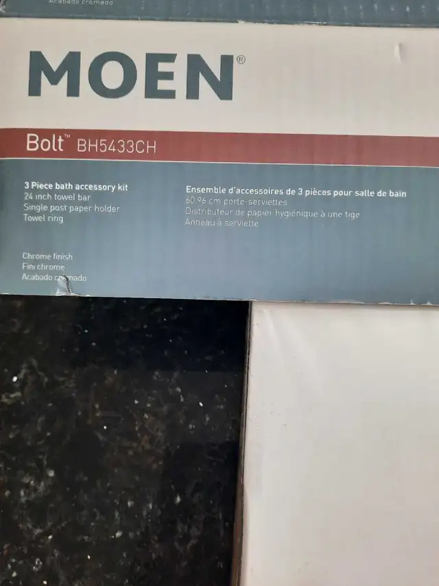 ens.accessoires  chrome neuf  pour salle de bain  in Bathwares in Gatineau - Image 3