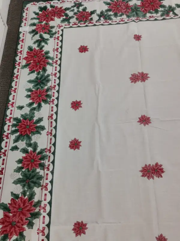 Christmas Tablecloth - Poinsettia & Holly Berry Linen Decoration in Holiday, Event & Seasonal in Calgary - Image 8