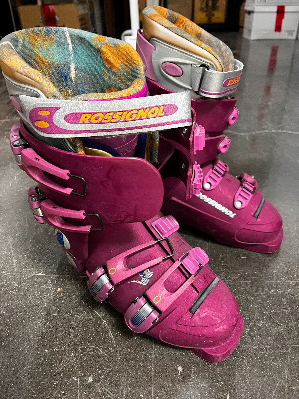 New Women’s Rossignol Ski Boots in Ski in Ottawa