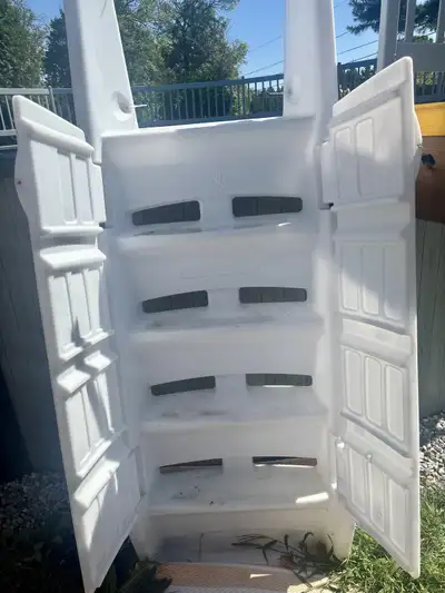 Above ground pool safety ladder Steps go in and out of pool Doors close and lock Fits 54” pool EUC 1...