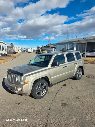 Very reliable daily driver. Has new Winter tires.