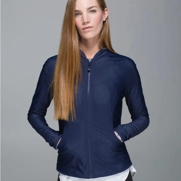 Lululemon Find Your Bliss Reversible jacket - size 4/6 in Women's - Tops & Outerwear in Oakville / Halton Region - Image 2