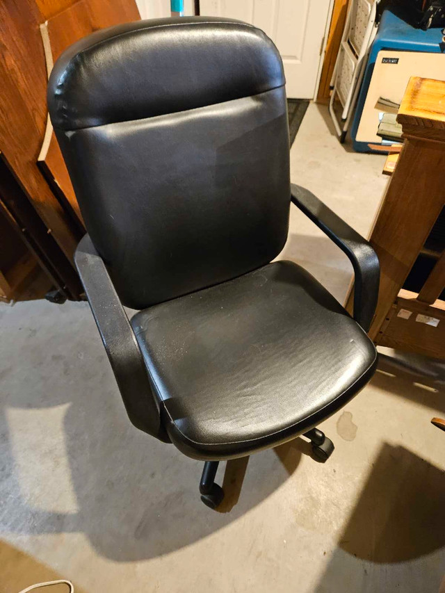 Desk with Chair in Desks in North Bay - Image 3