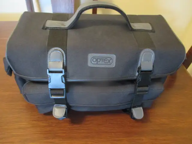 SONY Video 8xR CCD-TR67 Handycam Video Camera Recorder in Cameras & Camcorders in Chatham-Kent - Image 11