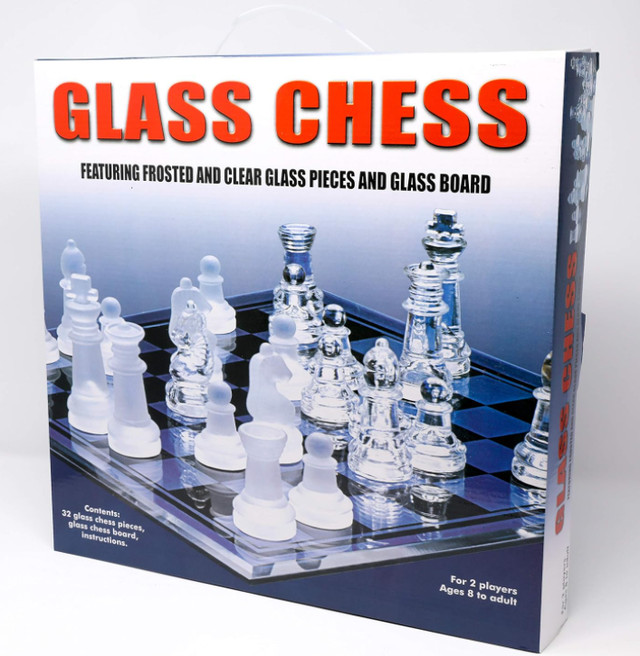 Jeu d'échecs avec pièces transparentes et givrées dans Jouets et jeux  à Ville de Montréal - Image 2