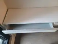Long bureau de travail avec deux tiroirs