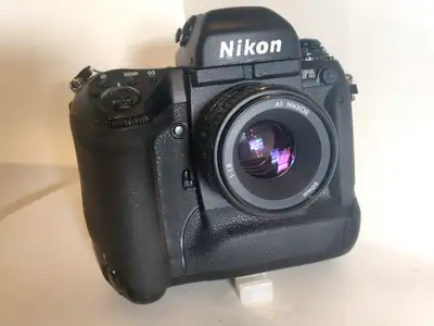 ニコン AF-S DX NIKKOR 18-200mm F3.5-5.6 G 楽天市場】【中古】Pentax デジタル一眼レフカメラ K-m レンズ