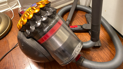 Dyson's flagship canister vaccuum cleaner. Big Ball Multifloor. CY23 canister vaccum. Good condition...