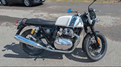 Beautiful 2021 Royal Enfield Continental GT 650 Ice Queen Edition. Super clean no accidents and only...