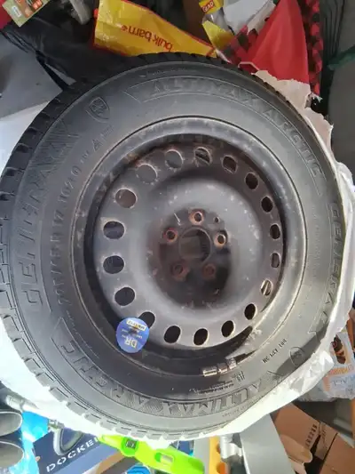 GENERAL - ALTIMAX ARCTIC 225/65 R 17 102Q 90% tread, on Rim, Very Good Condition, Rarely used- askin...