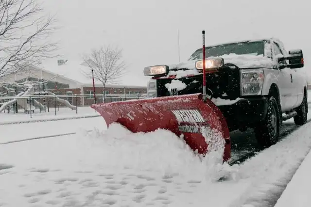 SNOW PLOW SNOW REMOVAL  SANDING GRAVEL CONTRACTOR 