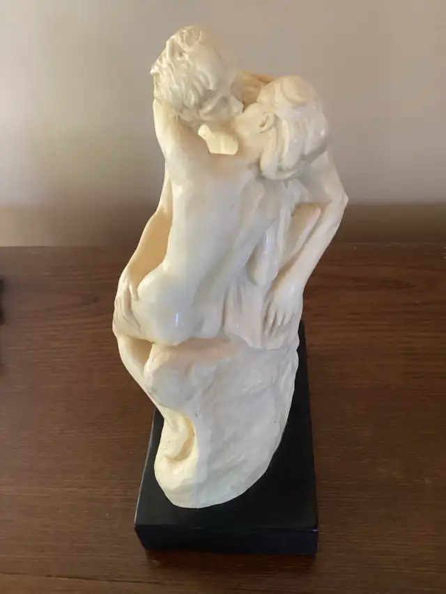 The Kiss A. Santini sculpture kissing couple in Arts & Collectibles in Mississauga / Peel Region - Image 5