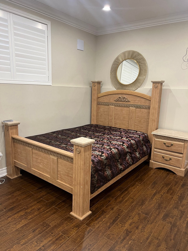 Stunning Queen Bedroom Set in Beds & Mattresses in Oakville / Halton Region