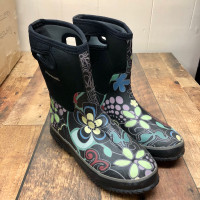 Ascent Muck Bog Boots Rain Chores Farm Women’s 9 Floral