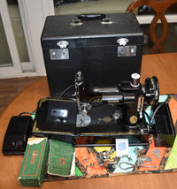 SINGER 221  FEATHERWEIGHT 1950 WITH CASE AND ATTACHMENTS