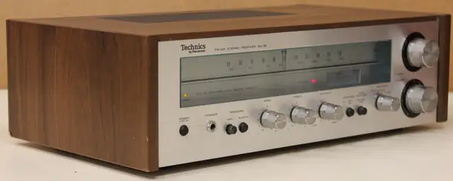 Vintage (1978) Technics (Panasonic) SA 80 Receiver in Stereo Systems & Home Theatre in St. Catharines - Image 4
