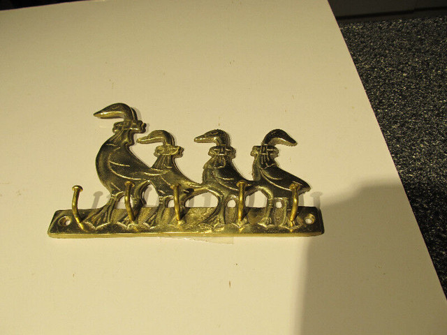 Vintage brass wall key holder. in Arts & Collectibles in Oakville / Halton Region