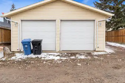 Please send an Email to: homecare6811212@gmail.com to book a showing, thanks DETACHED DOUBLE GARAGE...