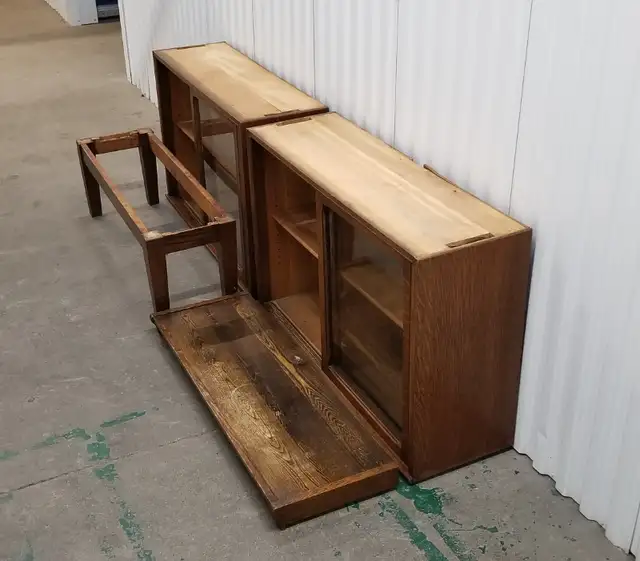 Danner antique oak sliding door stacking bookcase 2 stack 4 part in Bookcases & Shelving Units in Ottawa - Image 6