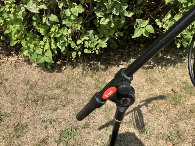  Shure PG57-LC Cardioid Dynamic Instrument Microphone with t in Pro Audio & Recording Equipment in Markham / York Region - Image 4