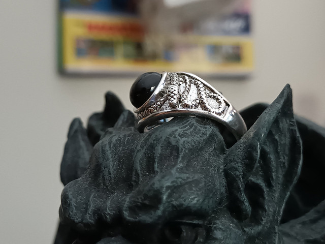 Black Oval Stone Silver Snake Ring (Size 10) dans Bijoux et montres  à Ville de Montréal - Image 2