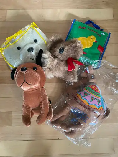 NEUFS - Livres en tissu de coton (3) et toutous / peluches (2), View more