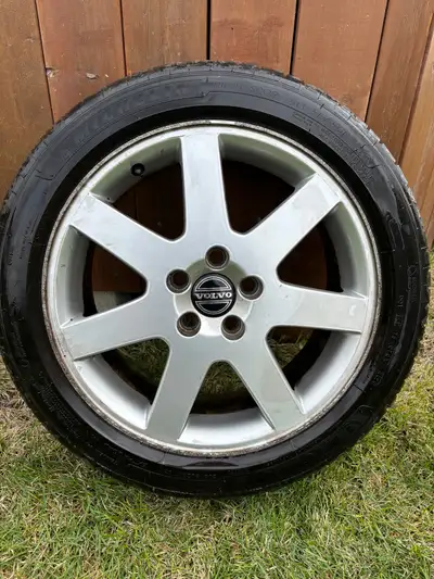 Set of 4 Volvo aluminum rims with Michelin Pilot Sport All Season tires. Excellent condition 205x50x...