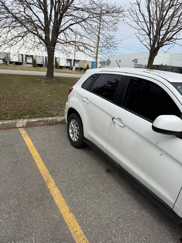 2011 Mitsubishi RVR White in Cars & Trucks in City of Toronto - Image 3