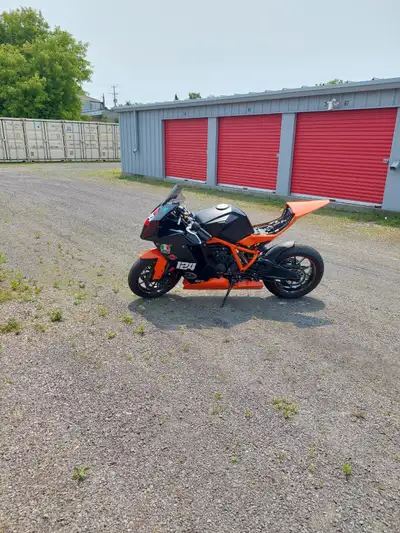 2010 KTM RC8R low mileage for the year. Newer chain and sprockets, newer tires going to a newer home...