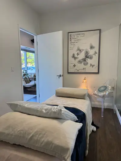 PROFESSIONAL WELLNESS ROOMS FOR RENT – WOODBRIDGE / VAUGHAN Beautiful room available within an estab...