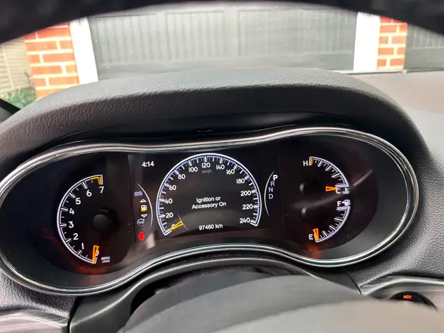 2011 Jeep Grand Cherokee Laredo – Minor issue, full transparency dans Autos et camions dans Ottawa - Image 8