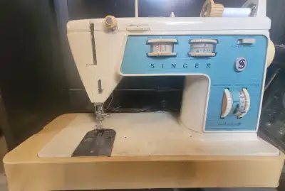 Vintage singer sewing machine w/ case. Lot FHBS29H3sew PLEASE read the ad carefully My name - My nam...
