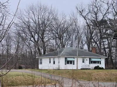 2 bedroom home for rental in Jordan Station, surrounded by orchard and very close to QEW access. Qui...