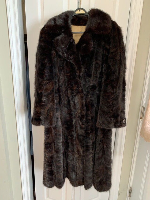 Vintage Black/Brown Real Mink Fur Coat Size Large in Women's - Other in St. Catharines