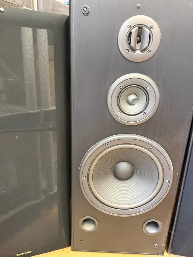 Technics SB-A28 Speakers 120 W 8 Ohm in Speakers in Oshawa / Durham Region - Image 2