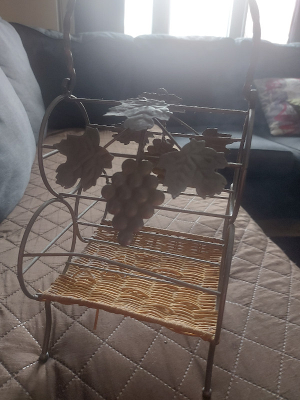 Bottle Bottle Rack in Kitchen & Dining Wares in Gatineau