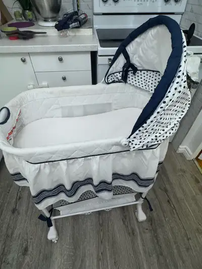 Delta bassinet, pu Bathurst&Sheppard, price is firm, View more