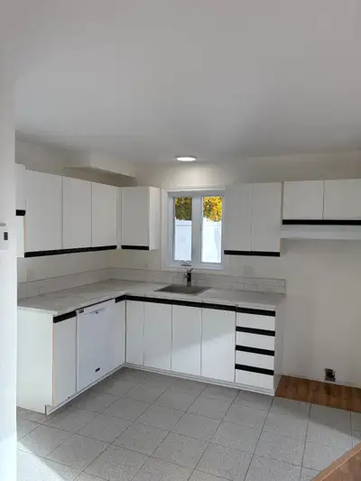 Maison de ville - sur deux étages (environ 850 pieds carrés) – nombre de pièces : 4 1/2 – 1250 $ par...