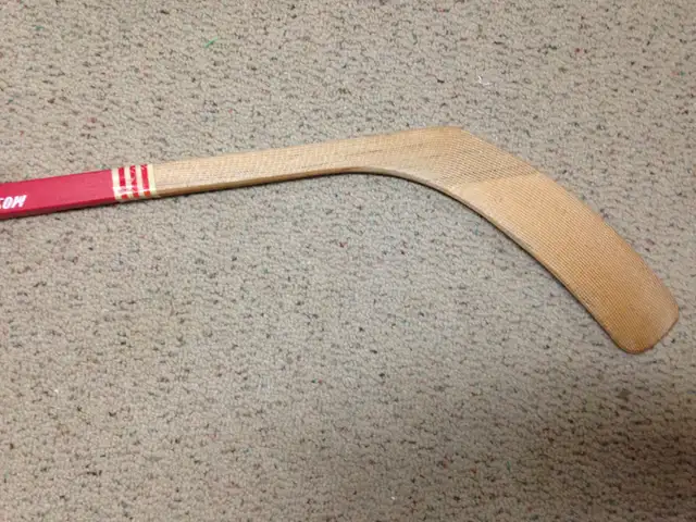 Vintage Model 7001 MOSCOW LEADER CLASSIC RUSSIAN RED Hockey Stic in Hockey in Winnipeg - Image 7