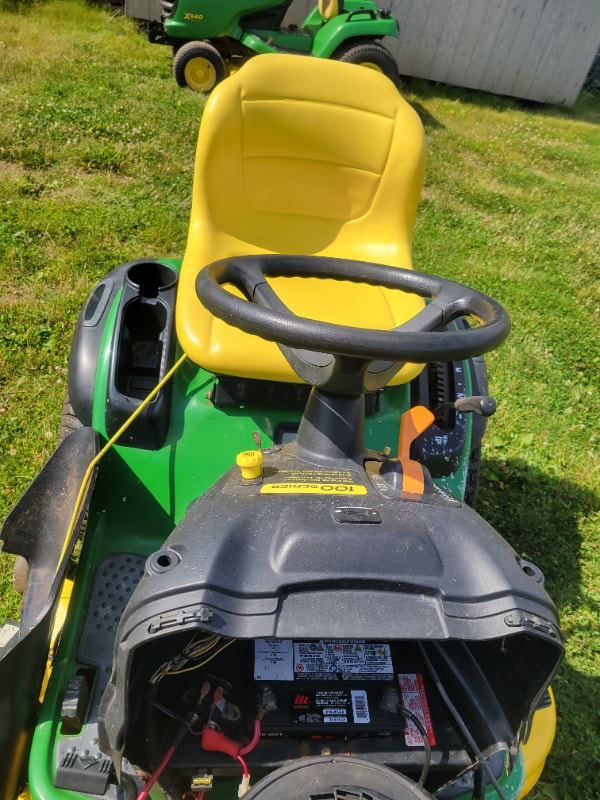 John deere la165 lawn tractor Lawnmowers & Leaf Blowers Cape Breton