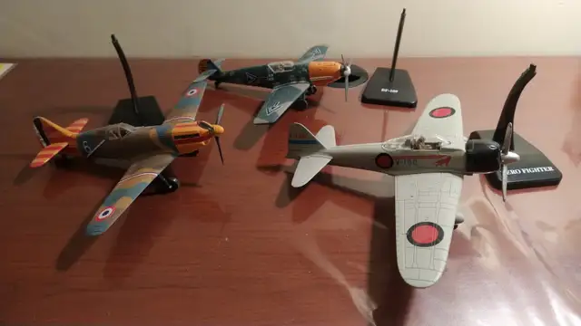 Toy Mark Model Airplanes 1:48 with stands