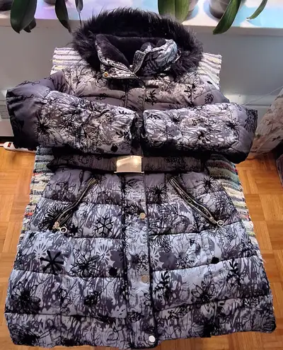 Women's Winter Parka Jacket. Size M., View more