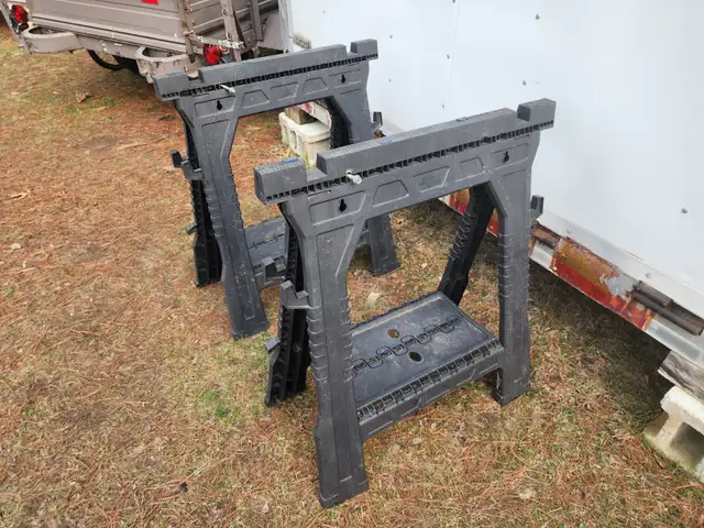 Blue Hawk 2 Plastic Foldable Saw Horses in Hand Tools in Windsor Region - Image 6