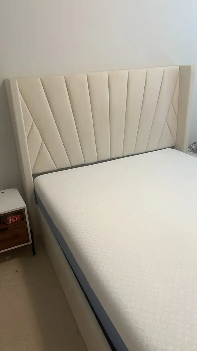 Gently Used bed and mattress available in Excellent condition in Beds & Mattresses in Burnaby/New Westminster - Image 3
