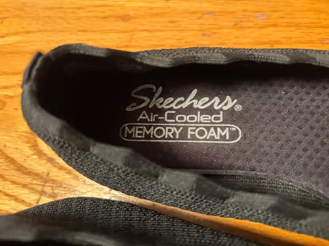 Skechers Women’s Sz 7.5 Cleo Love Spell Flat in Women's - Shoes in Kitchener / Waterloo - Image 3