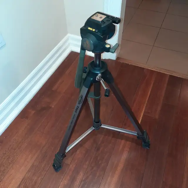 OPTEX T565 Camera Tripod, Pan Head, Original Box – Excellent Con