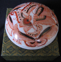 CHINESE MINIATURE LIDDED BUTTERFLY DISH, NEW IN BOX