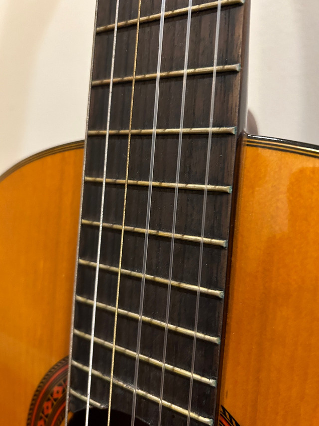 Yamaha C-70 Beginners Full-Size Classical & Nylon Guitar in Guitars in Burnaby/New Westminster - Image 4